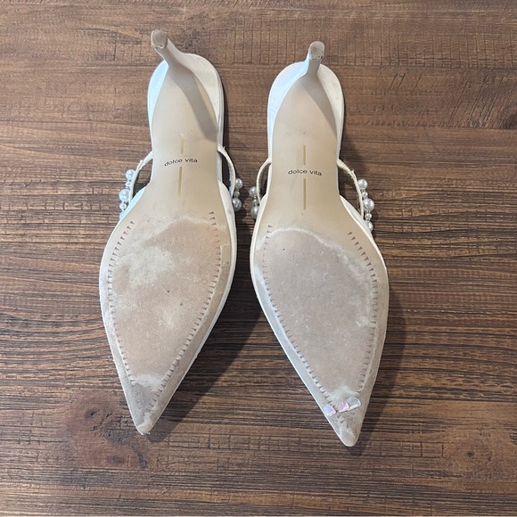 Women’s size 8 Dolce Vita Kanika heels in the color Vanilla silk - Picture 6 of 10